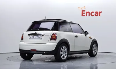 MINI Cooper 2010, 122608 км, за 2181.39 USD