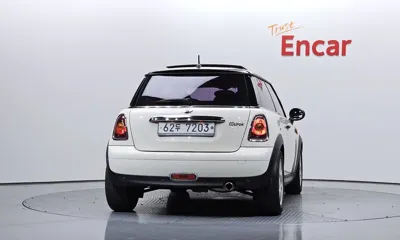 MINI Cooper 2010, 122608 км, за 2181.39 USD