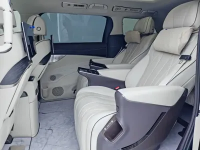 Denza Denza D9 2024, 23200 км, за 30870.5 USD
