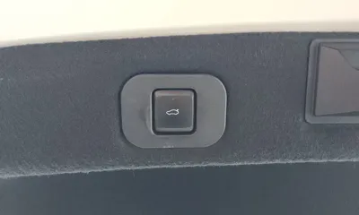 Lincoln Continental 2018, 132132 км, за 9321.26 USD - фото 20