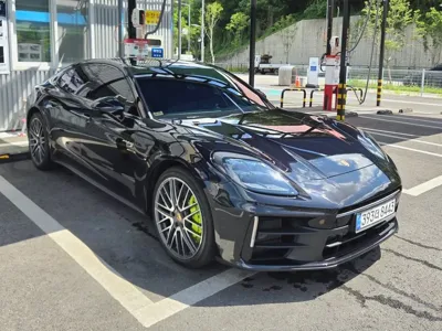 Porsche Panamera 2025, 10000 км, за 113954.5 USD