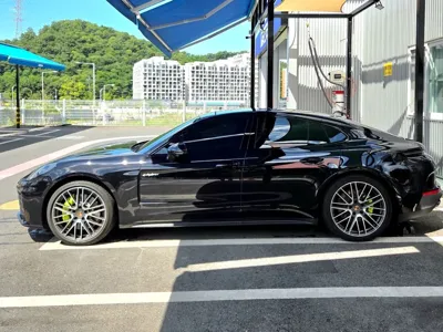 Porsche Panamera 2025, 10000 км, за 113954.5 USD