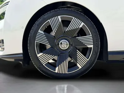 Rolls-Royce Spectre 2025, 12400 км, за 358142.72 USD