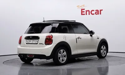 MINI Cooper 2016, 121474 км, за 3934.58 USD