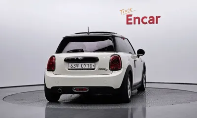 MINI Cooper 2016, 121474 км, за 3934.58 USD