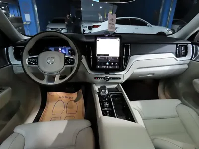 Volvo XC60 2026, 1602 км, за 41683.08 USD - фото 7