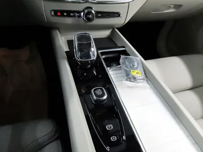 Volvo XC60 2026, 1602 км, за 41683.08 USD - фото 9