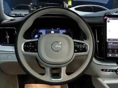 Volvo XC60 2026, 1602 км, за 41683.08 USD - фото 14