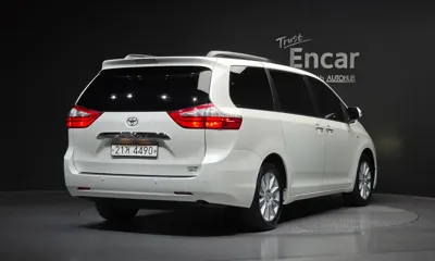 Toyota Sienna 2017, 113490 км, за 11815.68 USD