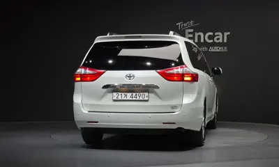 Toyota Sienna 2017, 113490 км, за 11815.68 USD