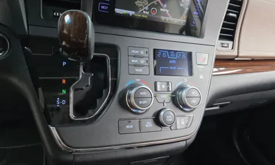 Toyota Sienna 2017, 113490 км, за 11815.68 USD - фото 9
