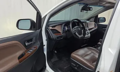 Toyota Sienna 2017, 113490 км, за 11815.68 USD - фото 10