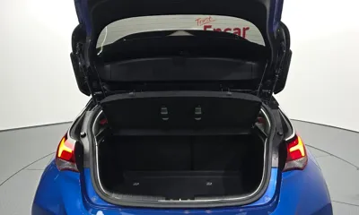 Hyundai Veloster 2018, 41335 км, за 9124.33 USD - фото 20