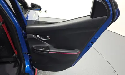 Hyundai Veloster 2018, 41335 км, за 9124.33 USD - фото 25