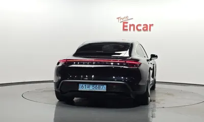 Porsche Taycan 2021, 76747 км, за 54799.09 USD