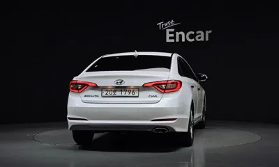 Hyundai Sonata 2015, 123795 км, за 5844.11 USD