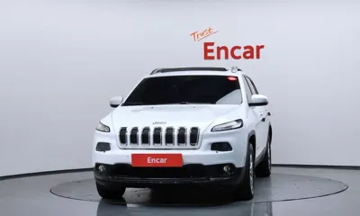 Jeep Cherokee 2016, 143212 км, за 4335.26 USD
