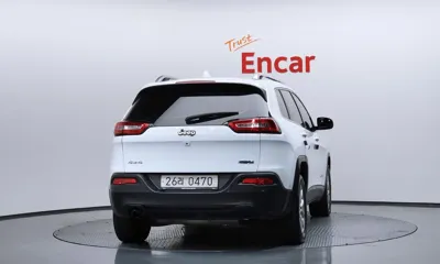 Jeep Cherokee 2016, 143212 км, за 4335.26 USD
