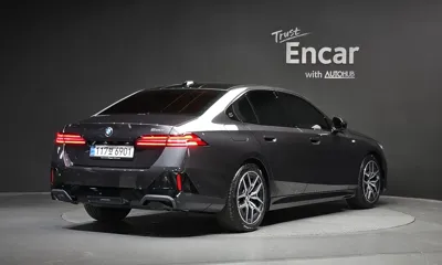 BMW 5-Series 2024, 11098 км, за 40977.22 USD