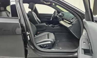 BMW 5-Series 2024, 11098 км, за 40958.5 USD - фото 26