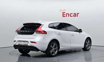 Volvo V40 2017, 92430 км, за 5655.59 USD