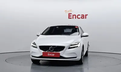 Volvo V40 2017, 92430 км, за 5655.59 USD