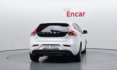 Volvo V40 2017, 92430 км, за 5655.59 USD