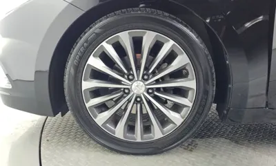 Hyundai Grandeur 2014, 153208 км, за 3931.99 USD