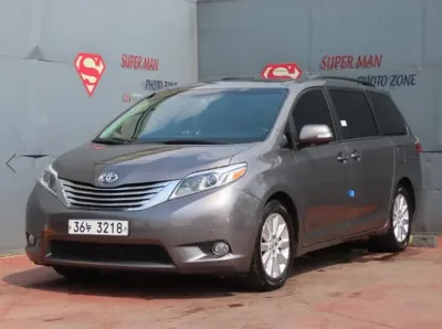 Toyota Sienna · 2015 год