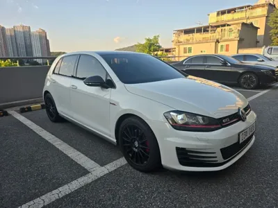 Volkswagen Golf 2016, 111000 км, за 10749.19 USD