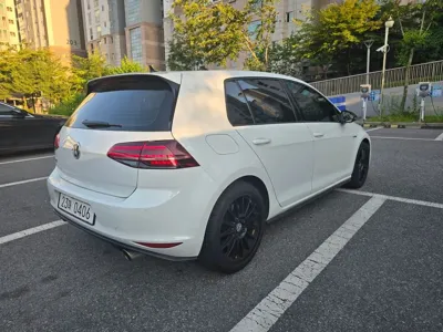 Volkswagen Golf 2016, 111000 км, за 10749.19 USD
