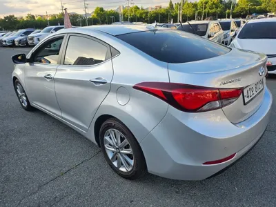 Hyundai Avante 2015, 115200 км, за 4561.08 USD