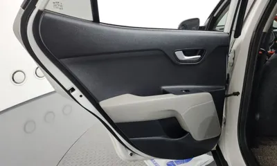 Kia Stonic 2018, 63926 км, за 6830.76 USD - фото 25