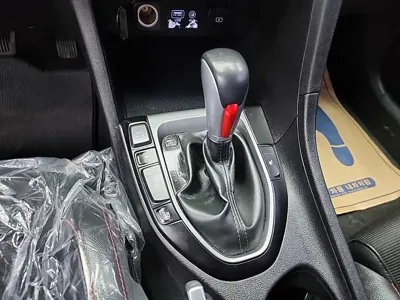 Hyundai Veloster 2018, 75014 км, за 6825.71 USD - фото 8