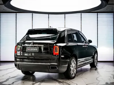 Rolls-Royce Cullinan 2021, 9800 км, за 700104.14 USD
