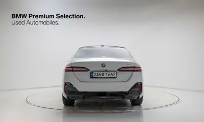 BMW 5-Series 2024, 33792 км, за 35447.03 USD