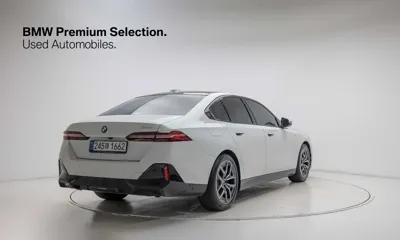BMW 5-Series 2024, 33792 км, за 35447.03 USD
