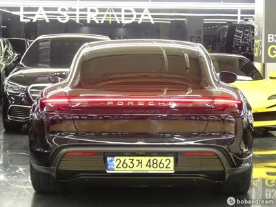 Porsche Taycan 2023, 31000 км, за 64986.22 USD