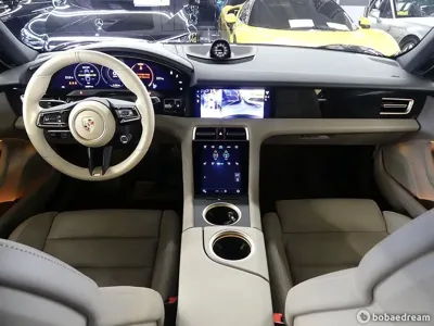 Porsche Taycan 2023, 31000 км, за 64986.22 USD