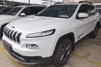 Jeep Cherokee · 2016 год