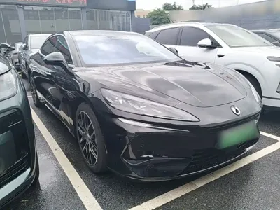 Denza Denza Z9 2024, 27799 км, за 33607.35 USD