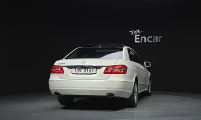 Mercedes-Benz E-Class 2012, 84145 км, за 3841.89 USD