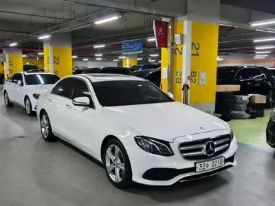 Mercedes-Benz E-Class 2017, 47996 км, за 15097.81 USD