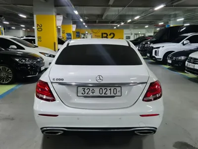 Mercedes-Benz E-Class 2017, 47996 км, за 15097.81 USD