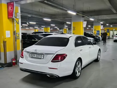 Mercedes-Benz E-Class 2017, 47996 км, за 15097.81 USD