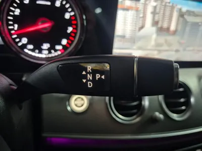 Mercedes-Benz E-Class 2017, 47996 км, за 15097.81 USD - фото 9