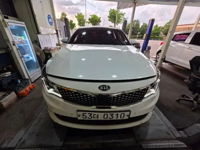 Kia K5 · 2017 год