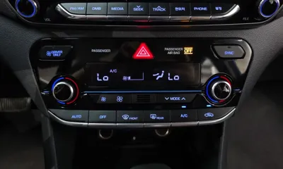 Hyundai Ioniq 2017, 126200 км, за 5710.91 USD - фото 17