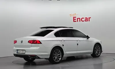 Volkswagen Passat 2021, 33115 км, за 17406.72 USD