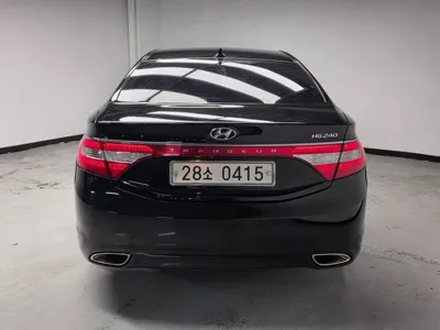 Hyundai Grandeur 2014, 236500 км, за 2080.22 USD
